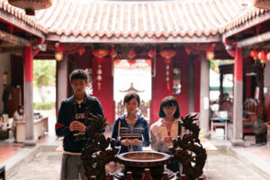 ひとつの机、ふたつの制服サブ画像2