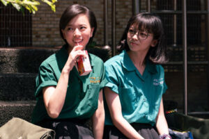 ひとつの机、ふたつの制服メイン画像